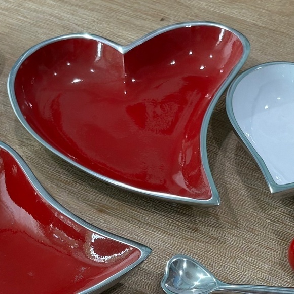 NWOT Inspired Designs Stackable Metal Heart Trays Spoons Cherry 10-Piece Set - Picture 5 of 7